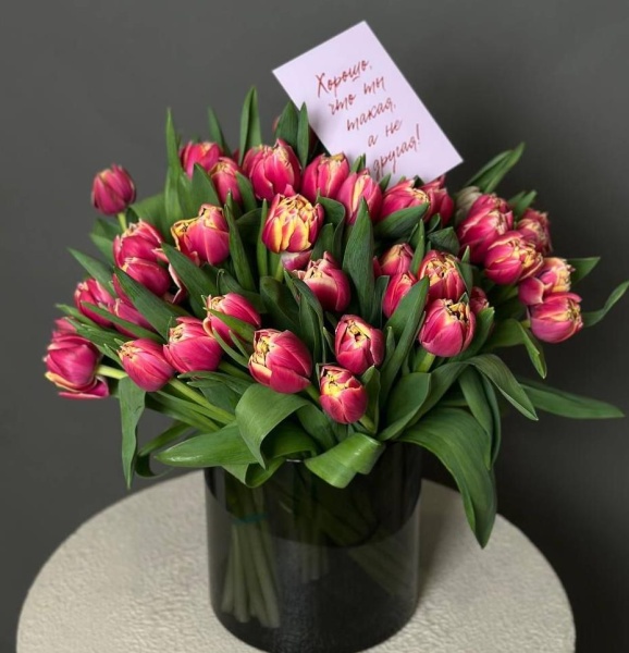 51 пионовидный тюльпан в вазе 286